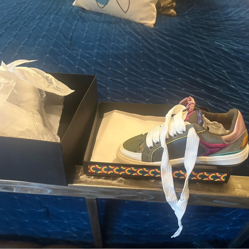 Kurt Geiger Vibrant Low-Top Sneakers NWT